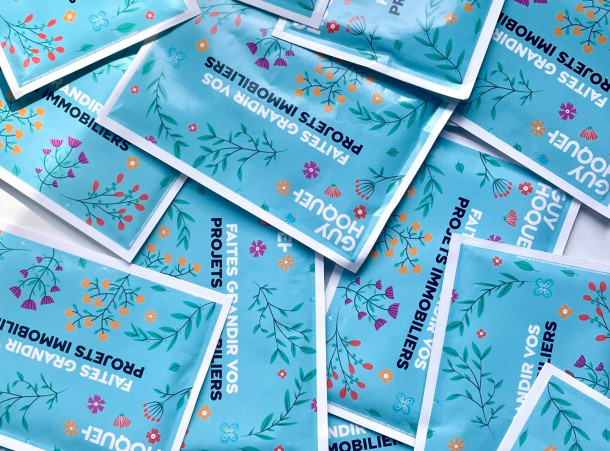 La période où l'on offre des sachets de graines démarre !! 🌼🌷🌸 Faites fleurir vos jardins et vos projets ! 😉 Venez récupérer vos graines en agence 💙🤍